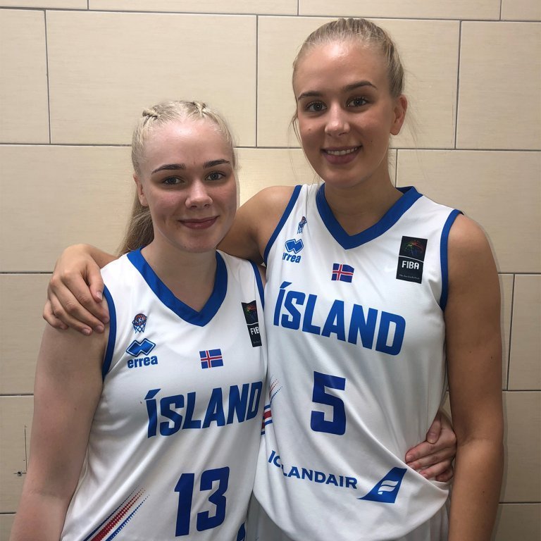 15.08.2019
U20 ára landslið kvenna í körfubolta lauk keppni sl. sunnudag á EM 2019 sem fram fór í Pristhina í Kosóvó þar sem landsliðið okkar lenti í 10. Sæti keppninnar. 
Í liðinu eru tvær ,,heimastúlkur“ Landstólpa og erum við að sjálfsögðu stoltur styrktaraðili þeirra Þórdísar Jónu Kristjánsdóttur og Ragnheiðar Bjarkar Einarsdóttur. 
Við óskum landsliðinu – og stelpunum okkar- innilega til hamingju með árangurinn.