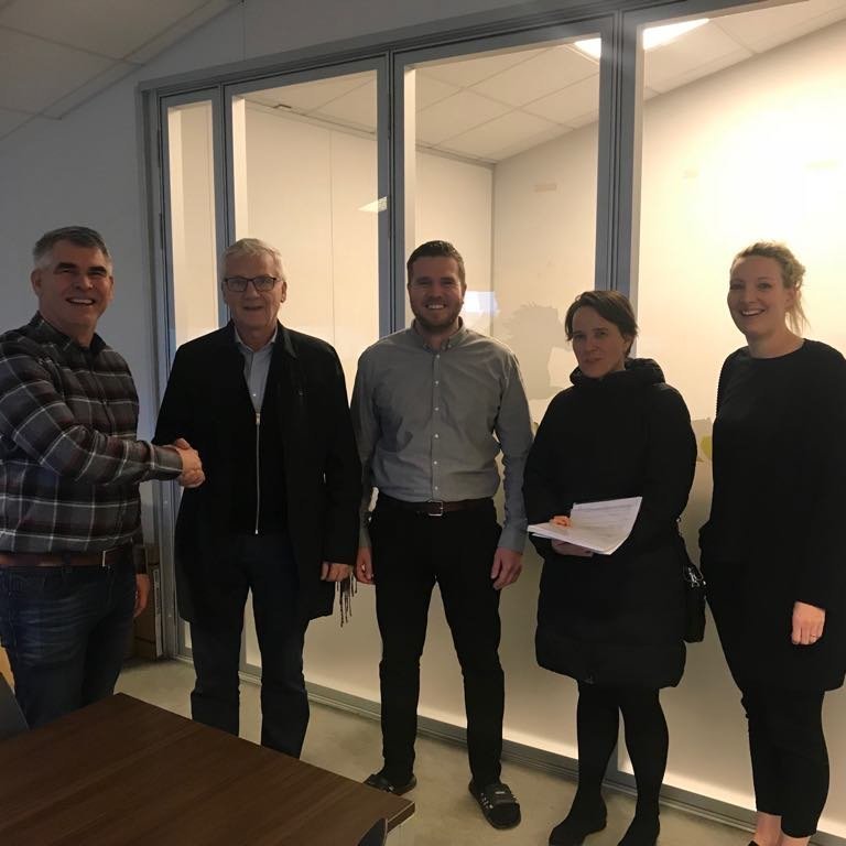 30.11.2018
Fengum heimsókn í gær frá þeim Pálínu Gísladóttur og Heimi Sigurðssyni, tilefnið var undirskrift á samning vegna byggingu á stálgrindarhúsi fyrir Samskip á Akureyri. Framkvæmdir munu hefjast næsta sumar.