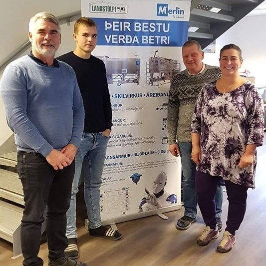 23.10.2019
Við óskum þeim Hjálmari og Gunnhildi frá Steindyrum í Svarfaðardal til hamingju með nýja MERLIN mjaltaþjóninn.