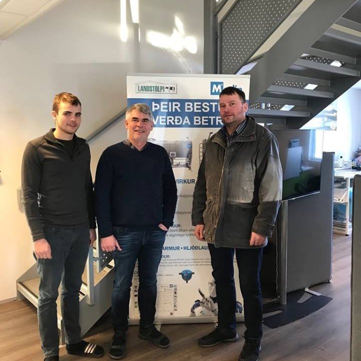 31.01.2019
Við fengum hann Karl Guðmundsson, Skipholti 1, í heimsókn til okkar í dag til þess að skrifa undir samning vegna kaups á Fullwood mjaltaþjón. Við óskum Karli innilega til hamingju með kaupin.