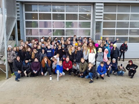 Hressir krakkar úr Varmárskóla í heimsókn