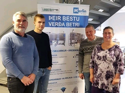 Til hamingju með Merlin :)